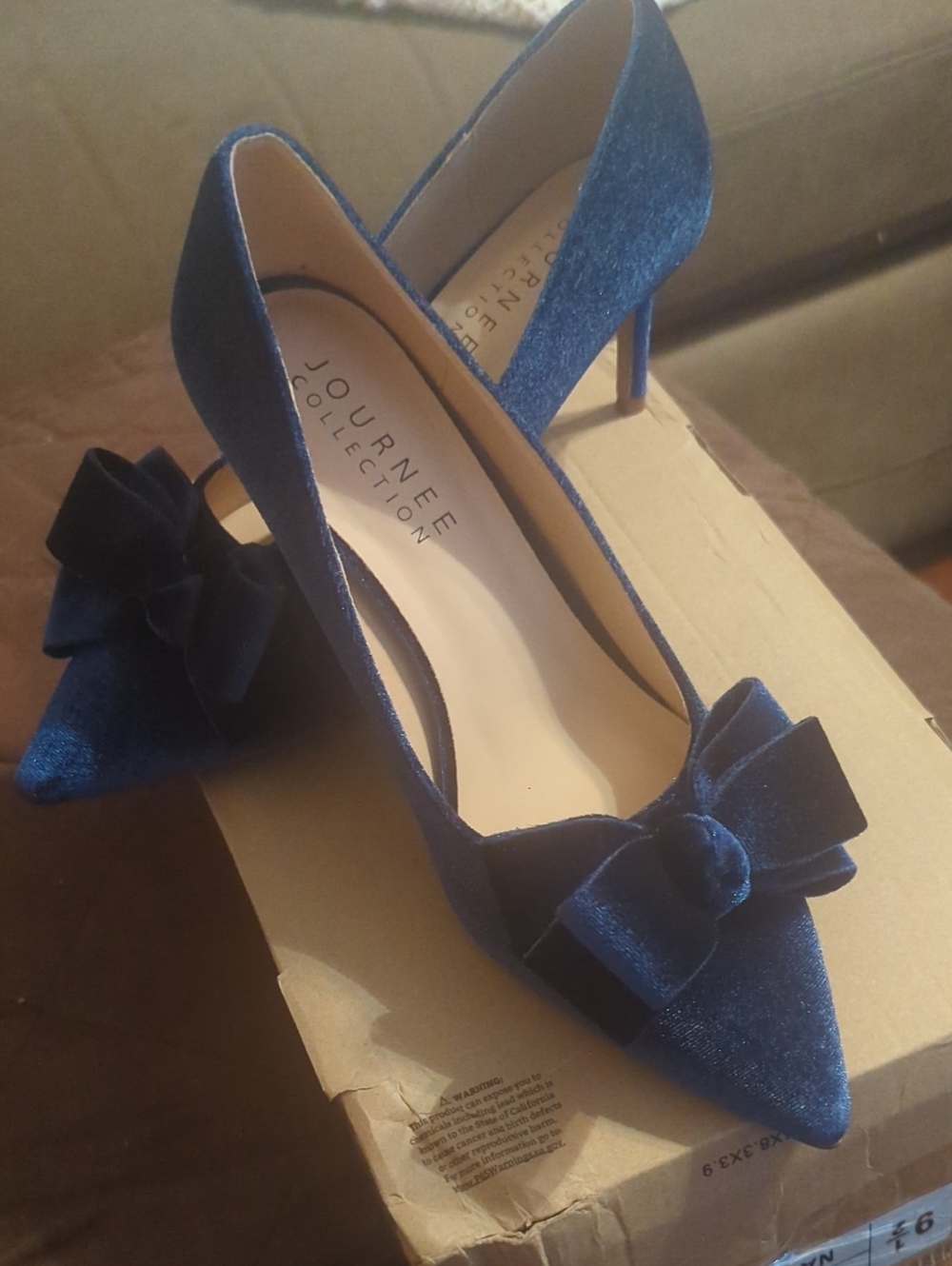 Journee Collection Crystol Navy Velvet Pointed-Toe Bow Pumps